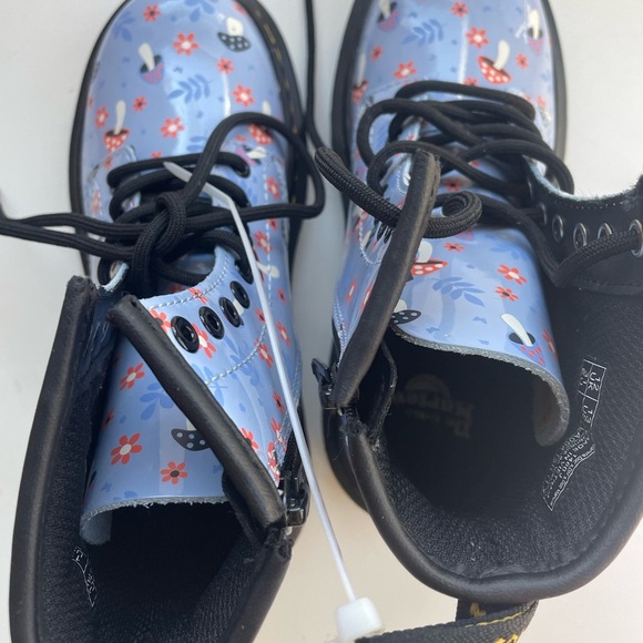 NWOT Dr. Martens Toddler 1460 Patent Woodland Lace Up Boots Size 13 - Picture 10 of 16
